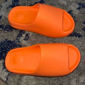 Yeezy slides 90% great condition! Size 7 Womans